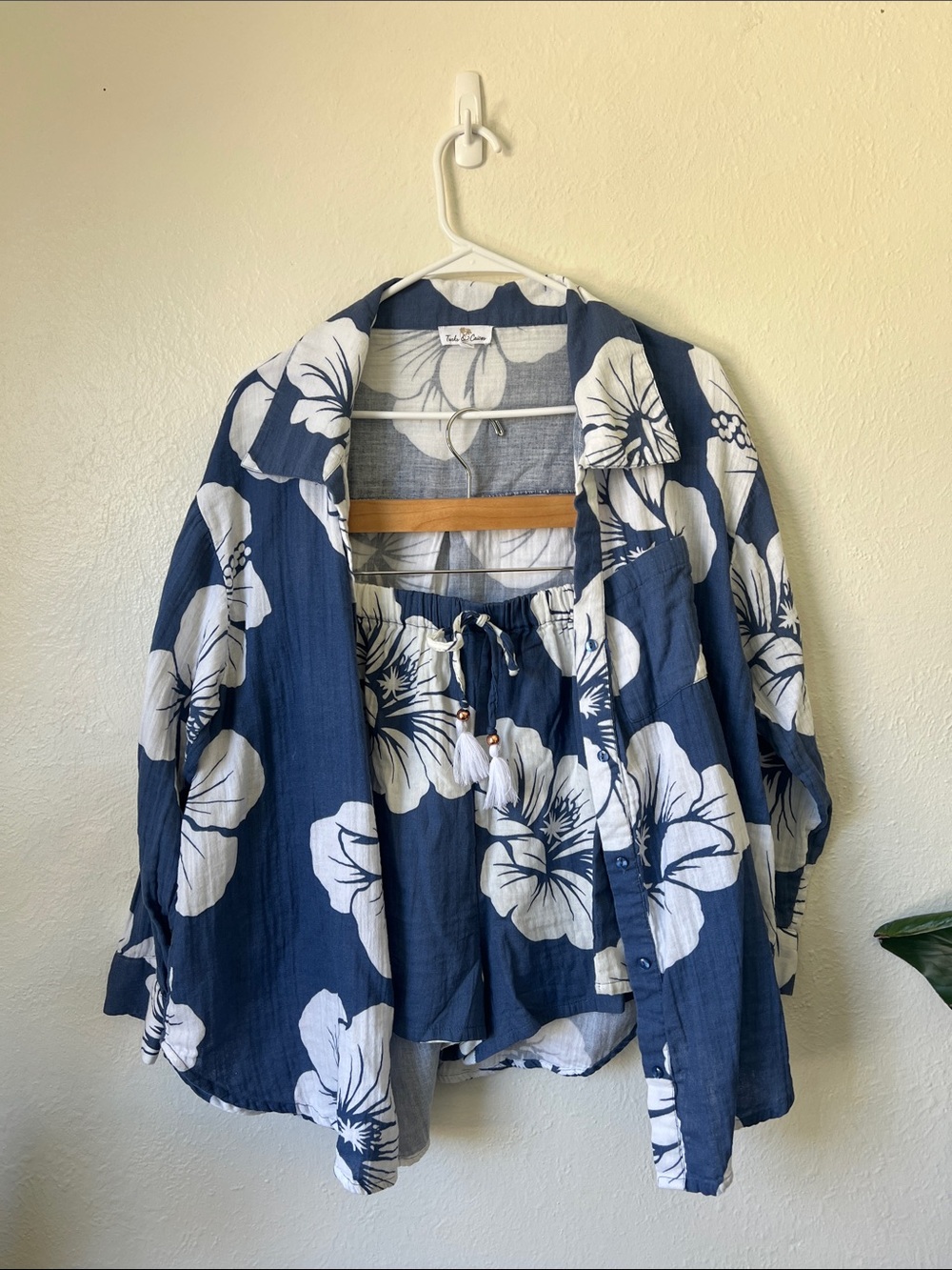 Turks & Caicos Navy Floral matching set. 
Vacation, Beach, Lake.